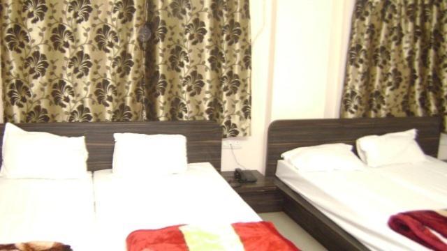 Hotel Deva Inn Varanasi Exterior photo